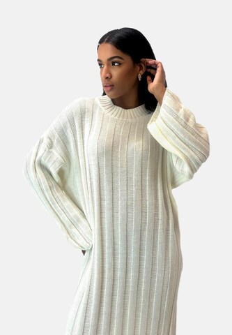 Elara Strickkleid in Weiß