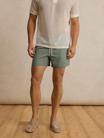 DAN FOX APPAREL Σορτσάκι-μαγιό 'Juri' σε πράσινο: μπροστά