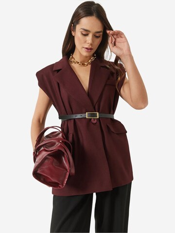 Gilet di Bianco Lucci in rosso: frontale