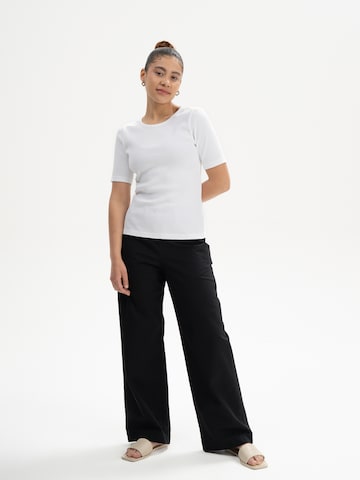 T-shirt 'JASLEEN' MELA en blanc