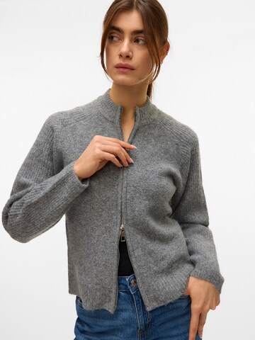 VERO MODA Вязаная кофта 'VMBANG' в Серый