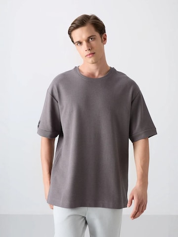 Tommy Life Shirt 'T-Shirts' in Grey: front
