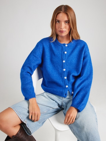 Cardigan Gina Tricot en bleu : devant