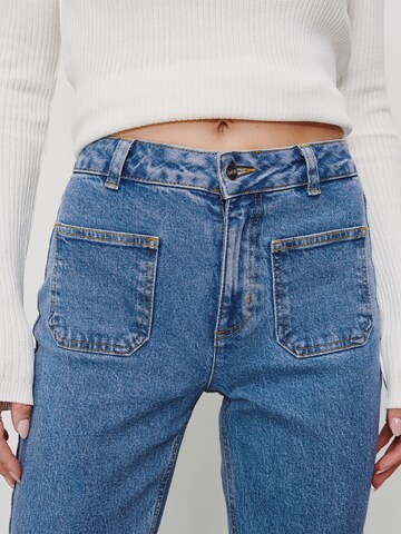 RÆRE by Lorena Rae Bootcut Jeans i blå