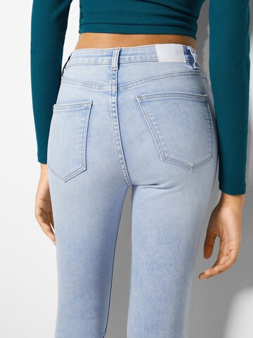 Skinny Jeans de la Bershka pe albastru